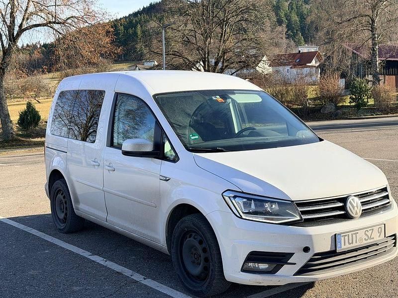 Weiß Gebraucht 2016 VW Caddy Maxi Highline Van / Kleinbus | 9.500 € - Bild 1/4