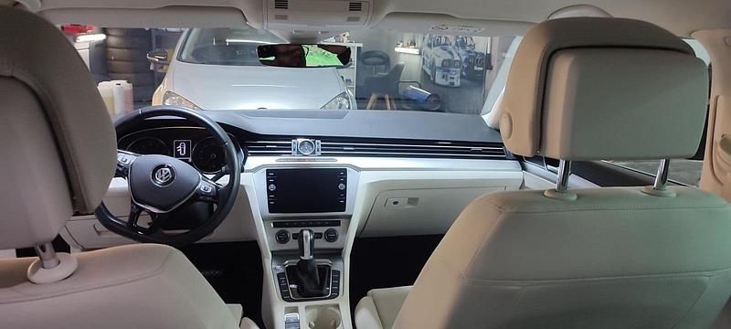 Gebraucht VW Passat 150 PS (110 kW) 2018 Silber Kombi