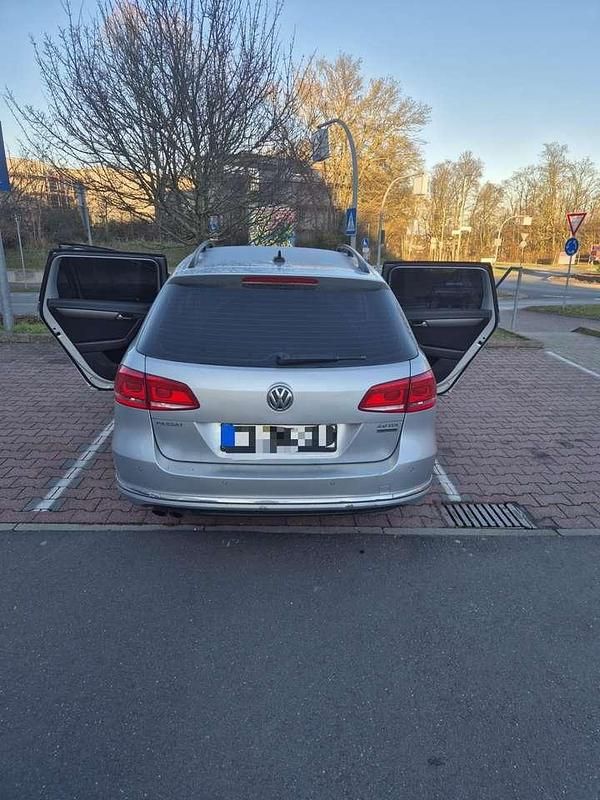 Gebraucht VW Passat Highline 140 PS (102 kW) 2013 Limousine