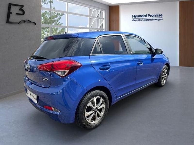 Gebraucht Hyundai i20 Passion 84 PS (61 kW) 2018 Blau Limousine