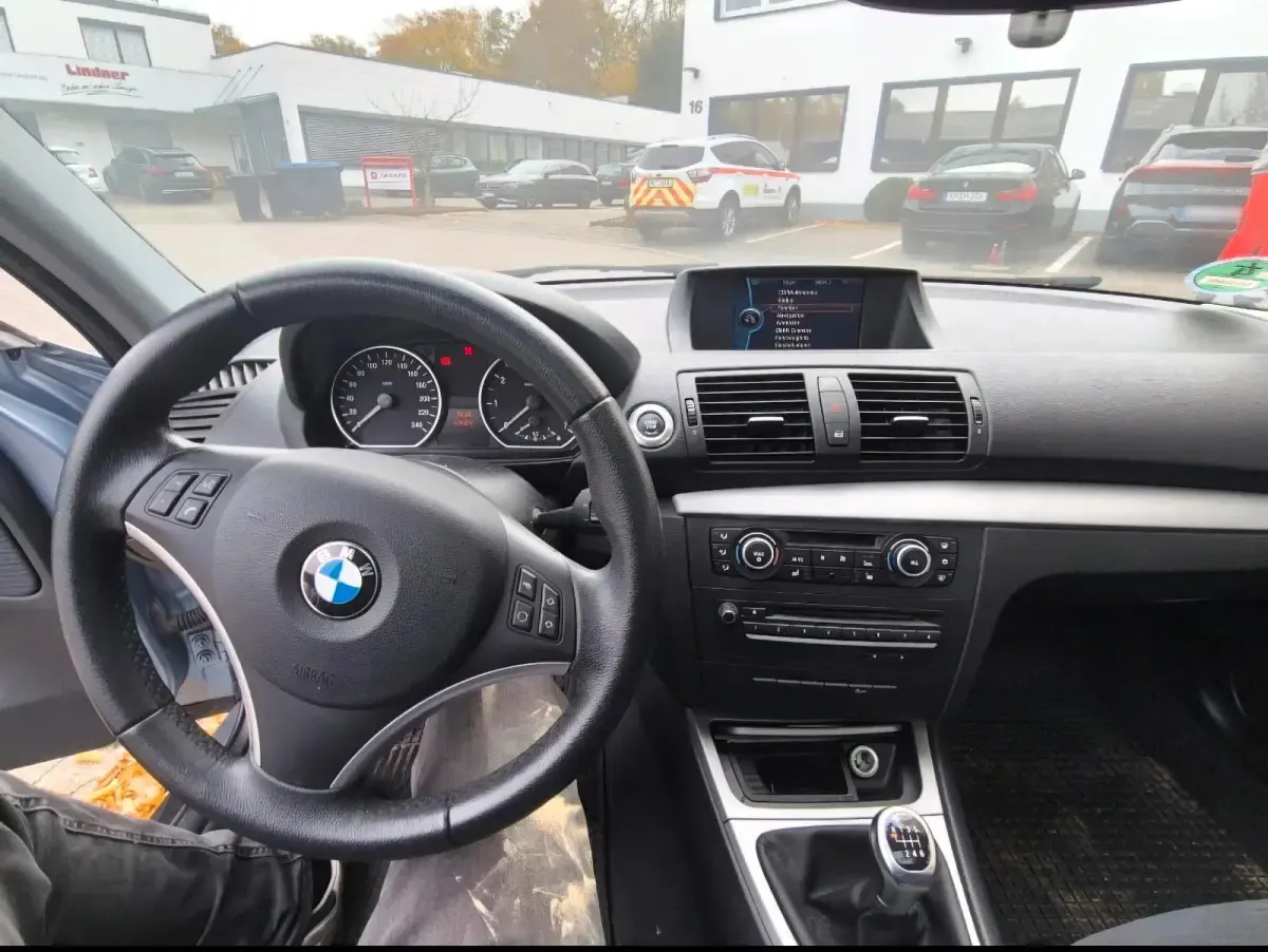 Gebraucht BMW 116 122 PS (89 kW) 2010 Blau Kleinwagen