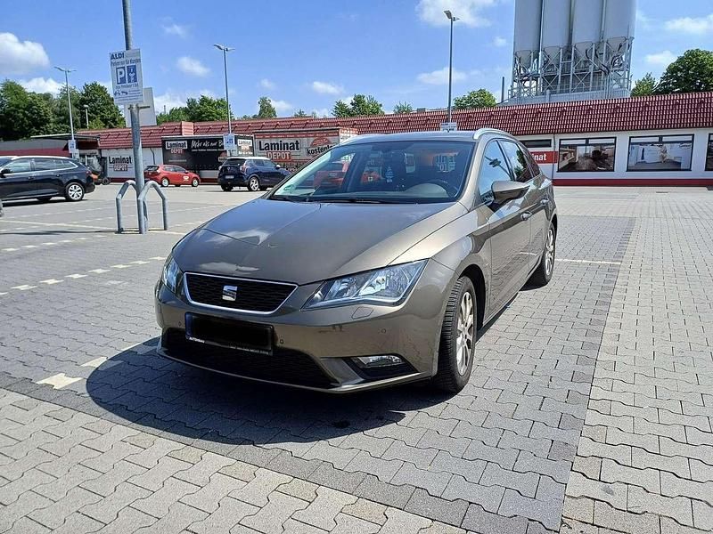 Braun Gebraucht 2016 Seat Leon ST Style Kombi | 12.050 € (Fairer Preis) - Bild 1/4