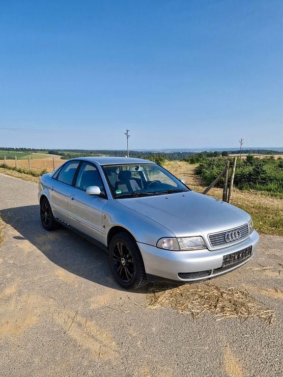 Silber Gebraucht 1997 Audi A4 Limousine | 1.990 € (Fairer Preis) - Bild 1/4