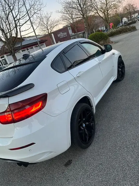 Używany BMW X6 M Performance 555 KM (408 kW) 2010 Biały SUV