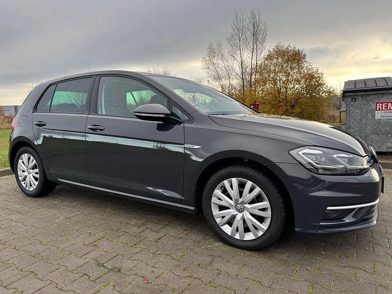 Grau Gebraucht 2020 VW Golf Style Limousine | 15.500 € (Guter Preis) - Bild 1/4