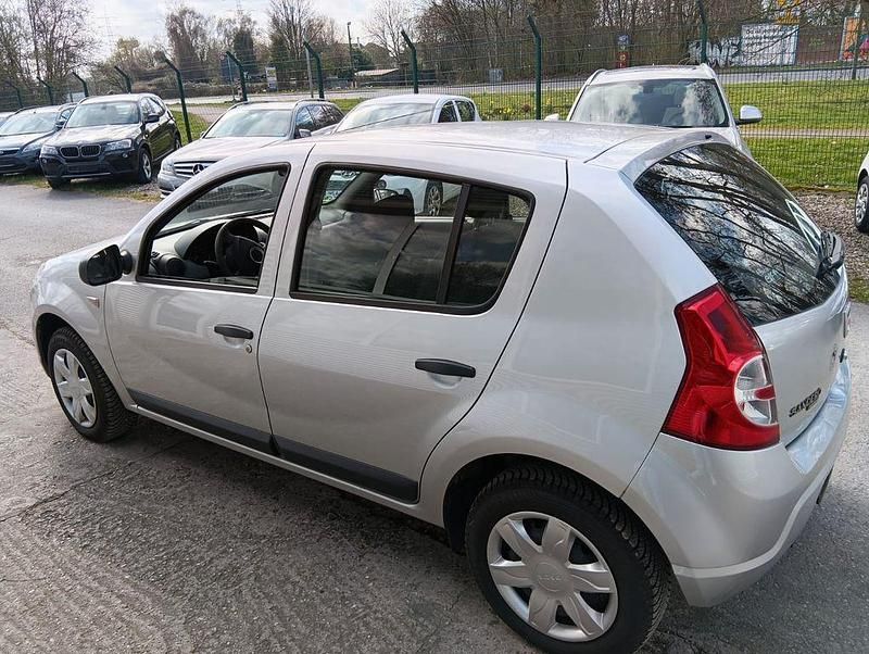 Gebraucht Dacia Sandero 75 PS (55 kW) 2009 Blau Limousine
