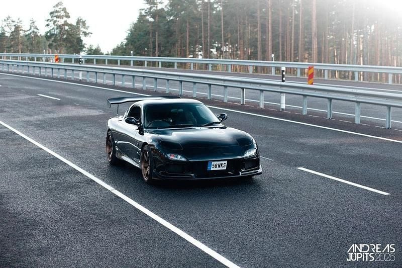 Schwarz Gebraucht 2000 Mazda RX7 Kleinwagen | 50.000 € - Bild 1/4