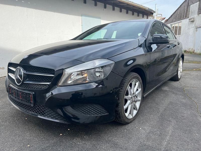 Schwarz Gebraucht 2014 Mercedes A180 Limousine | 14.490 € (Etwas zu teuer) - Bild 1/4