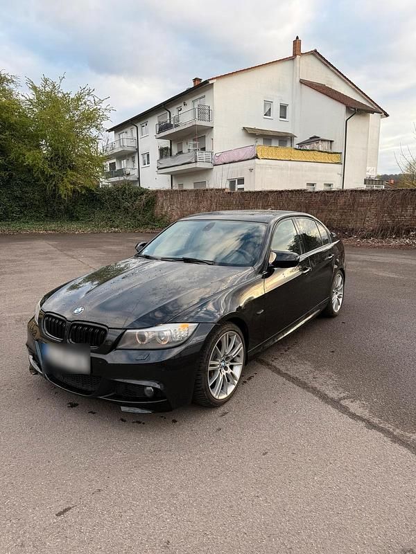 Gebraucht BMW 320 170 PS (125 kW) 2011 Schwarz Limousine
