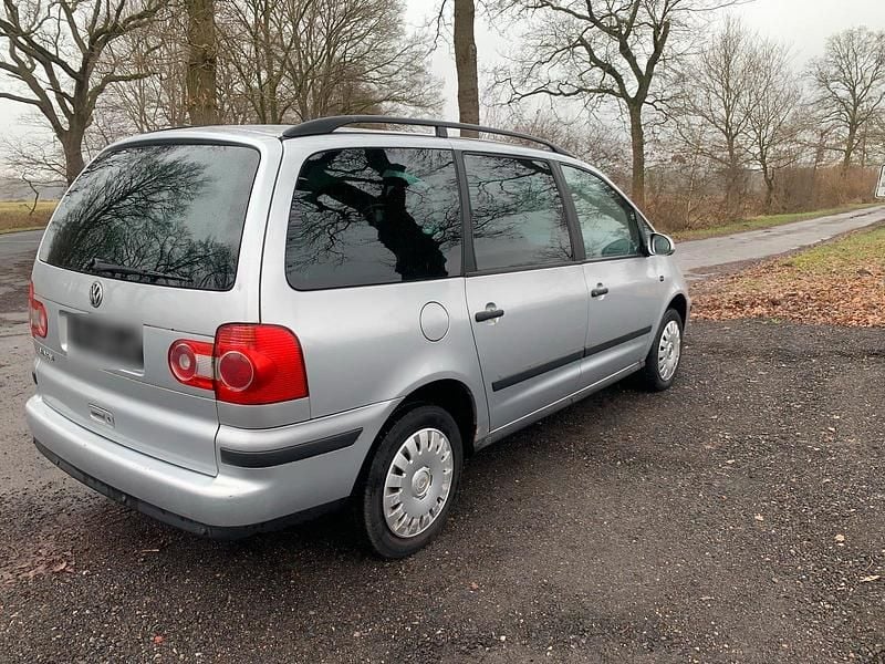 Second-hand VW Sharan 116 CP (85 kW) 2007 Argintiu Monovolum