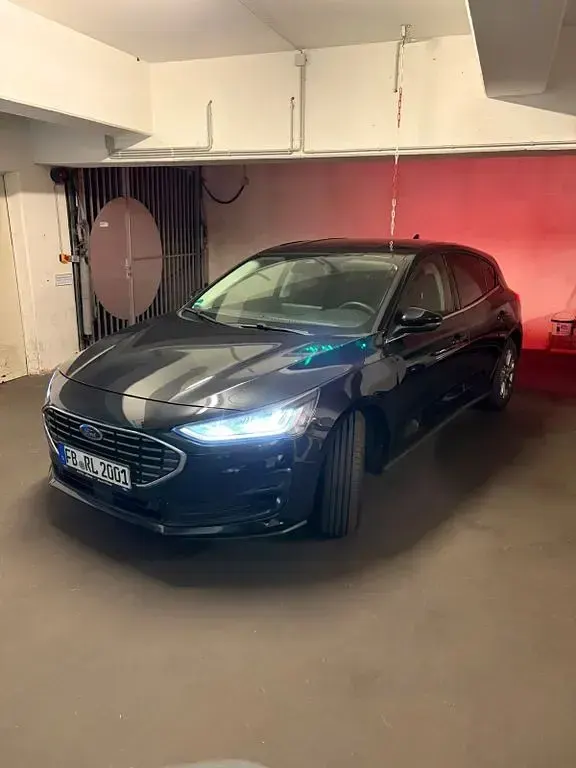Gebraucht Ford Focus Titanium 125 PS (91 kW) 2024 Schwarz Limousine