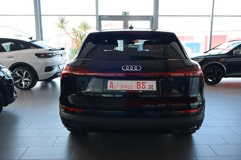Używany Audi e-tron Performance 300 kW (408 KM) 2022 Czarny SUV