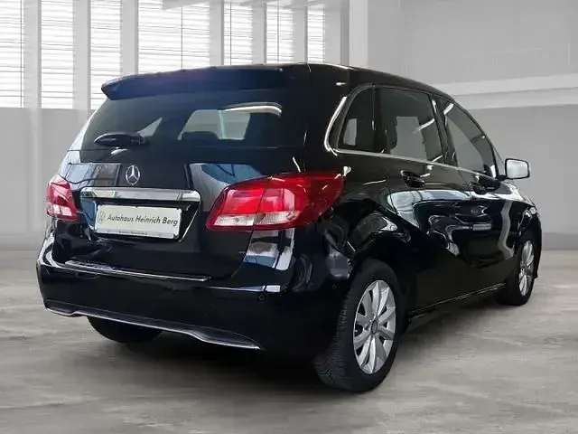 Gebraucht Mercedes B180 Style 122 PS (89 kW) 2016 Schwarz Van / Kleinbus