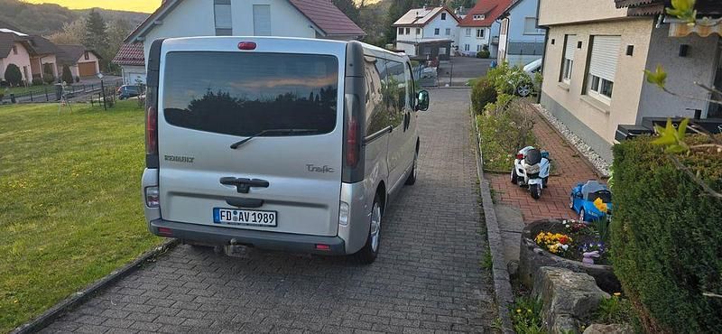 Używany Opel Vivaro 101 KM (74 kW) 2006 Srebrny Minivan