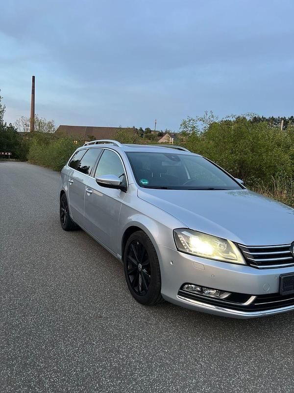 Silber Gebraucht 2013 VW Passat Highline Kombi | 11.000 € (Teuer) - Bild 1/4