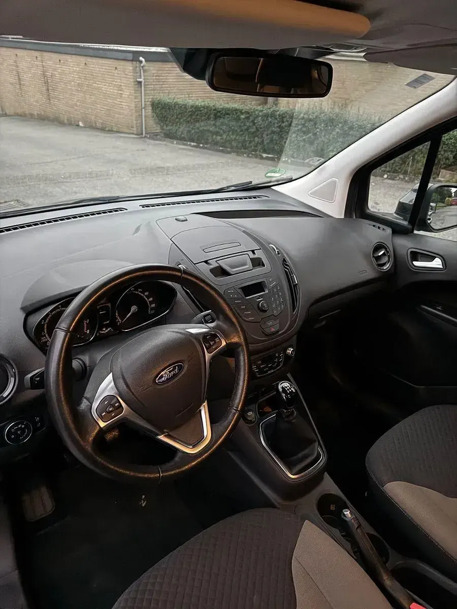 Gebraucht Ford Tourneo Courier Trend 101 PS (74 kW) 2018 Grau Van / Kleinbus