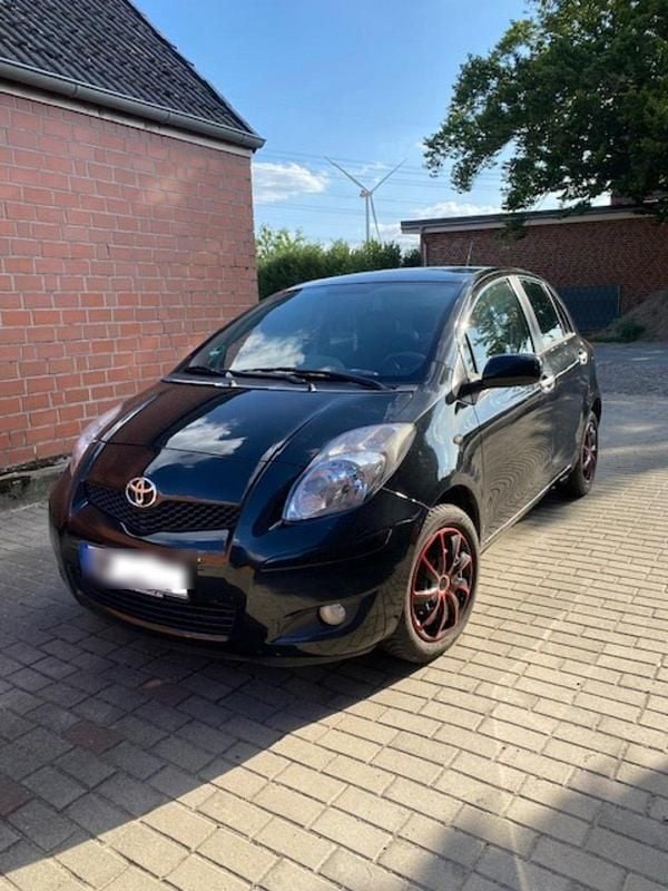 Schwarz Gebraucht 2010 Toyota Yaris Limousine | 4.500 € (Fairer Preis) - Bild 1/4