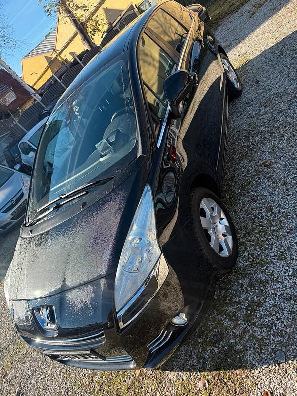 Schwarz Gebraucht 2011 Peugeot 5008 Van / Kleinbus | 2.200 € (Superpreis) - Bild 1/4