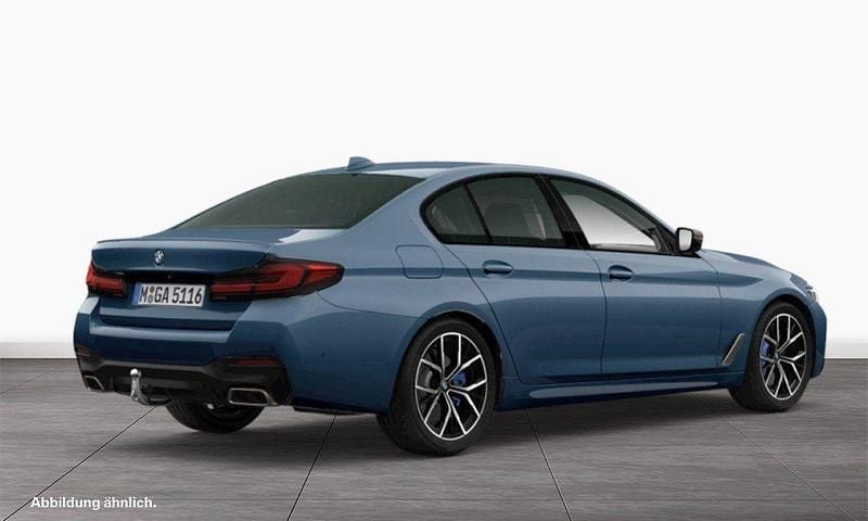 Gebraucht BMW M550 Performance 530 PS (389 kW) 2023 Arctic race blue Limousine