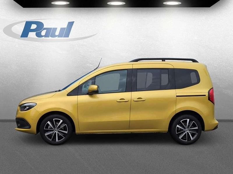 Gebraucht Mercedes T180 Progressive 131 PS (96 kW) 2024 Limonitgelb metallic Van / Kleinbus