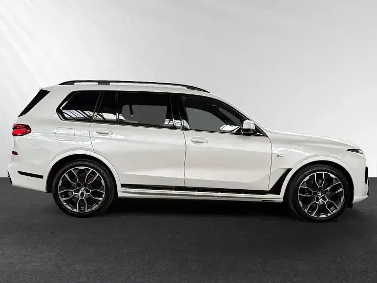 Gebraucht BMW X7 M Sport 381 PS (280 kW) 2025 Mineralweiss metallic SUV