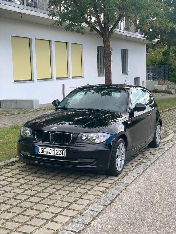 Schwarz Gebraucht 2010 BMW 116 Kleinwagen | 3.255 € (Fairer Preis) - Bild 1/4