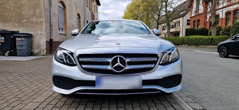 Gebraucht Mercedes E220 194 PS (142 kW) 2017 Silber Limousine