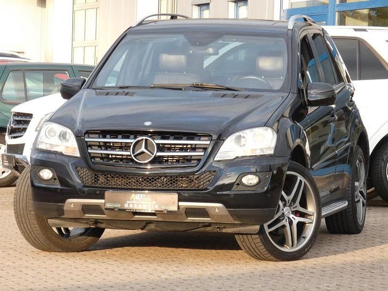 Schwarz Gebraucht 2008 Mercedes ML320 AMG line SUV | 9.990 € (Etwas zu teuer) - Bild 1/4