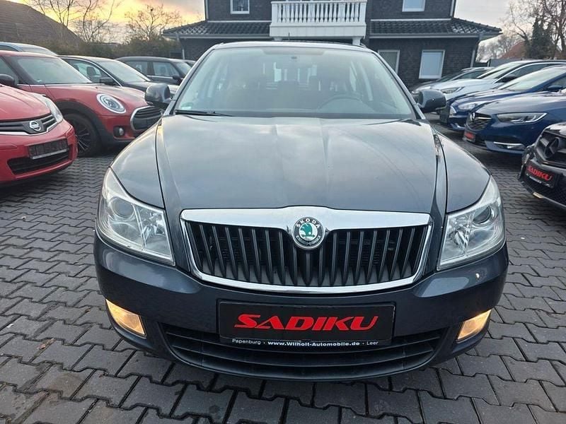 Gebraucht Skoda Octavia Ambition 105 PS (77 kW) 2012 Grau Limousine