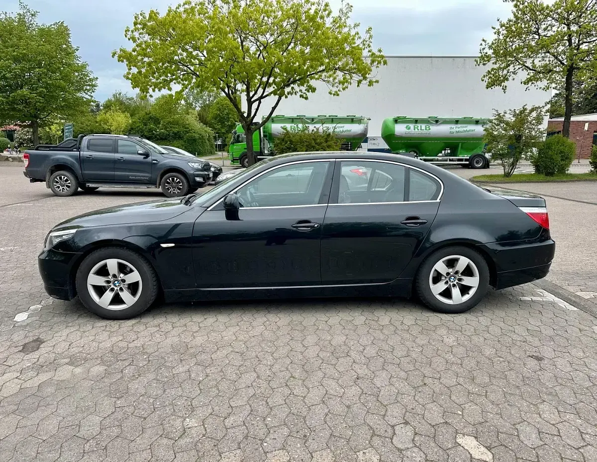 Gebraucht BMW 525 Basis 218 PS (160 kW) 2008 Schwarz Limousine