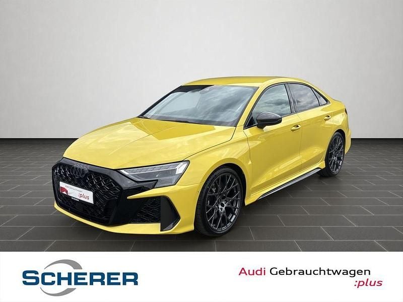 Pythongelb metallic (metallic) Gebraucht 2024 Audi RS3 Comfort Kleinwagen | 66.990 € (Fairer Preis) - Bild 1/4