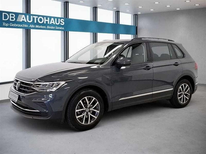 Grau Gebraucht 2023 VW Tiguan Life SUV | 27.650 € (Fairer Preis) - Bild 1/4