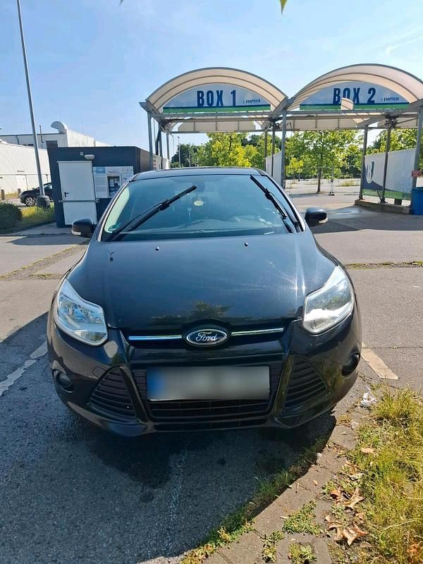 Gebraucht Ford Focus 95 PS (69 kW) 2011 Schwarz Limousine