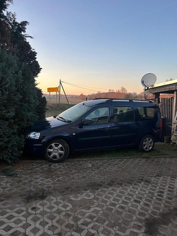 Blau Gebraucht 2011 Dacia Logan Limousine | 1.500 € - Bild 1/4