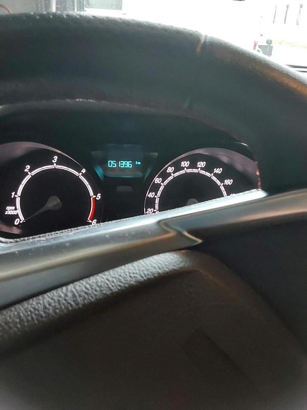 Grau Gebraucht 2021 Ford Tourneo Courier Van / Kleinbus | 18.000 € (Teuer) - Bild 1/4