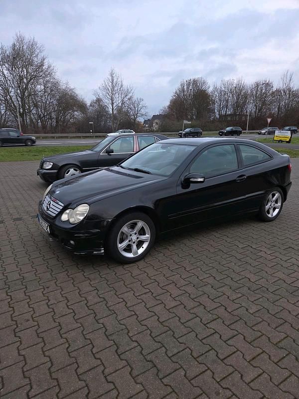 Schwarz Gebraucht 2008 Mercedes C200 Coupé | 2.900 € (Guter Preis) - Bild 1/4