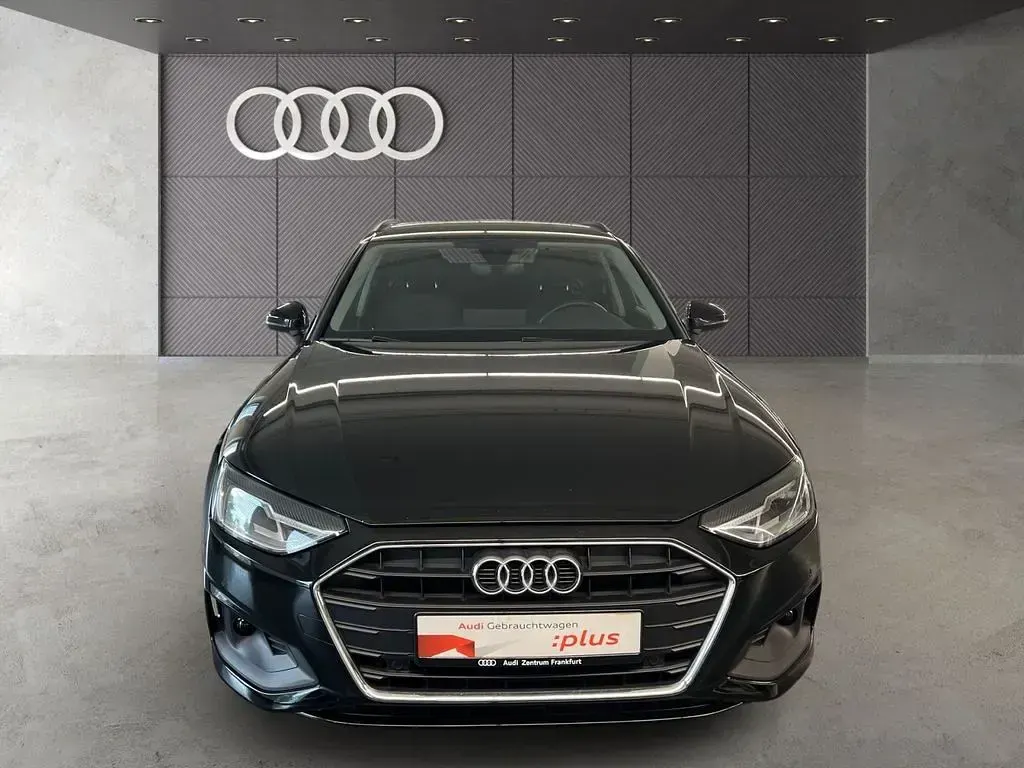 Gebraucht Audi A4 163 PS (119 kW) 2023 Mythosschwarz metallic Kombi