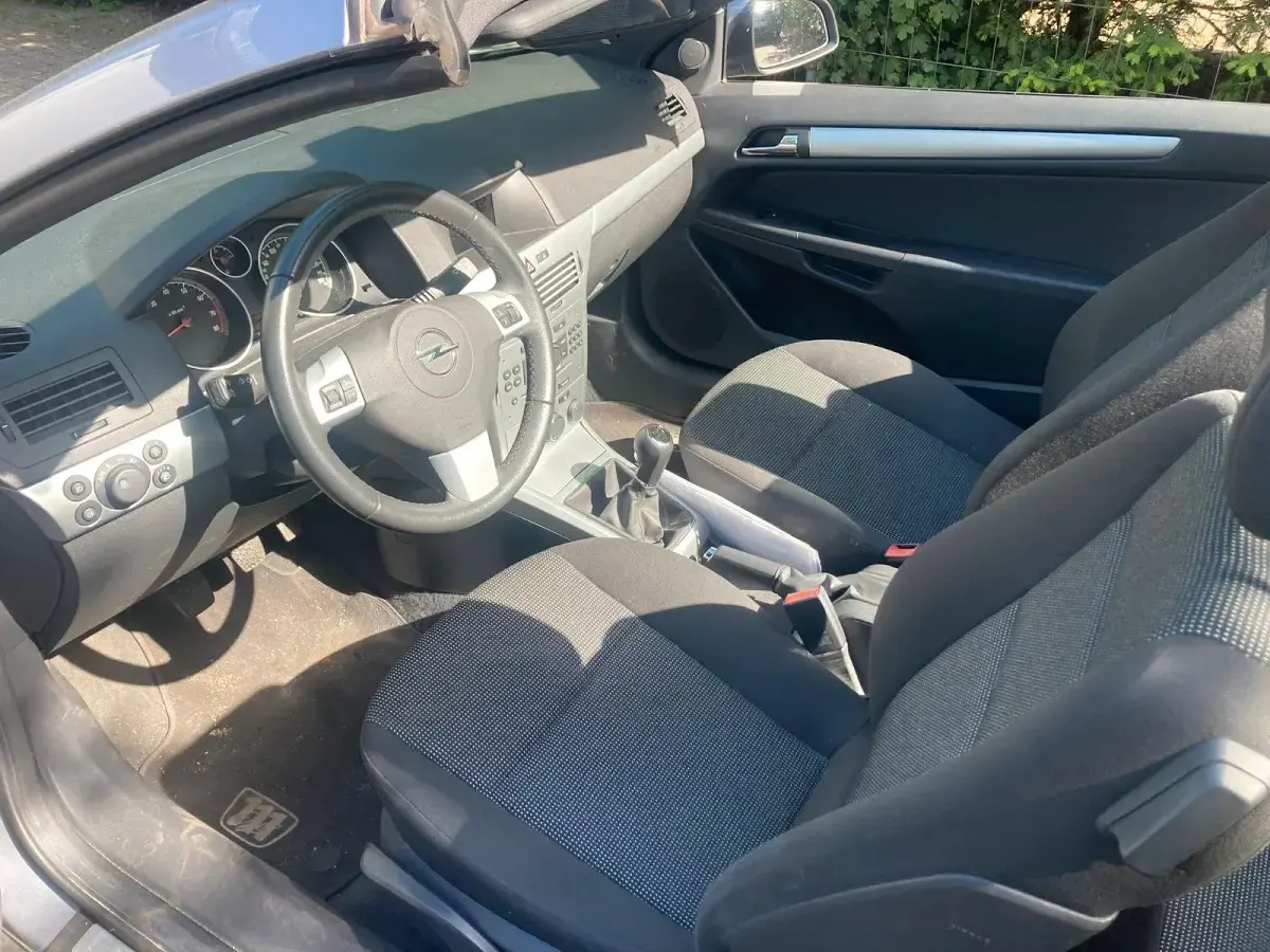 Gebraucht Opel Astra Cabriolet 116 PS (85 kW) 2009 Grau Cabrio