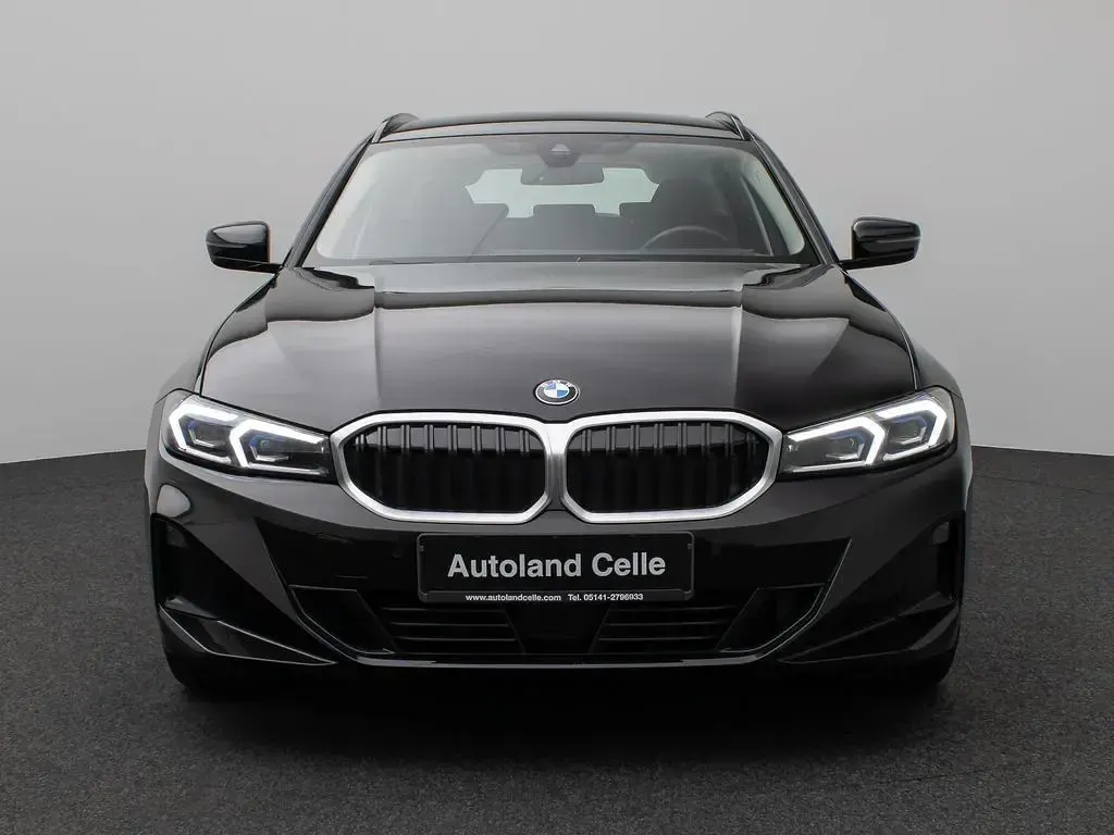 Gebraucht BMW 318 Sport Line 150 PS (110 kW) 2023 Schwarz 2668schwarz Limousine