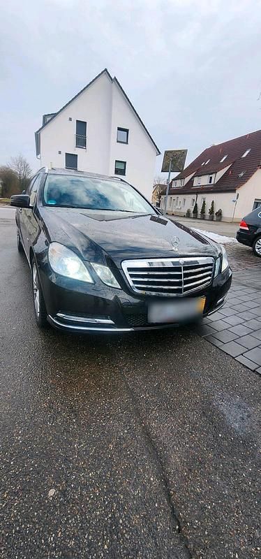 Schwarz Gebraucht 2011 Mercedes E220 Kombi | 6.800 € (Superpreis) - Bild 1/4