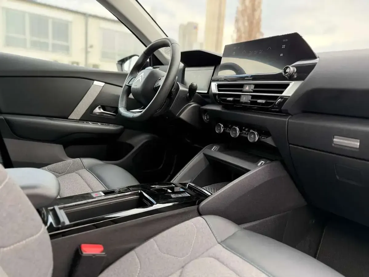 Gebraucht Citroën C4 131 PS (96 kW) 2023 Weiß SUV