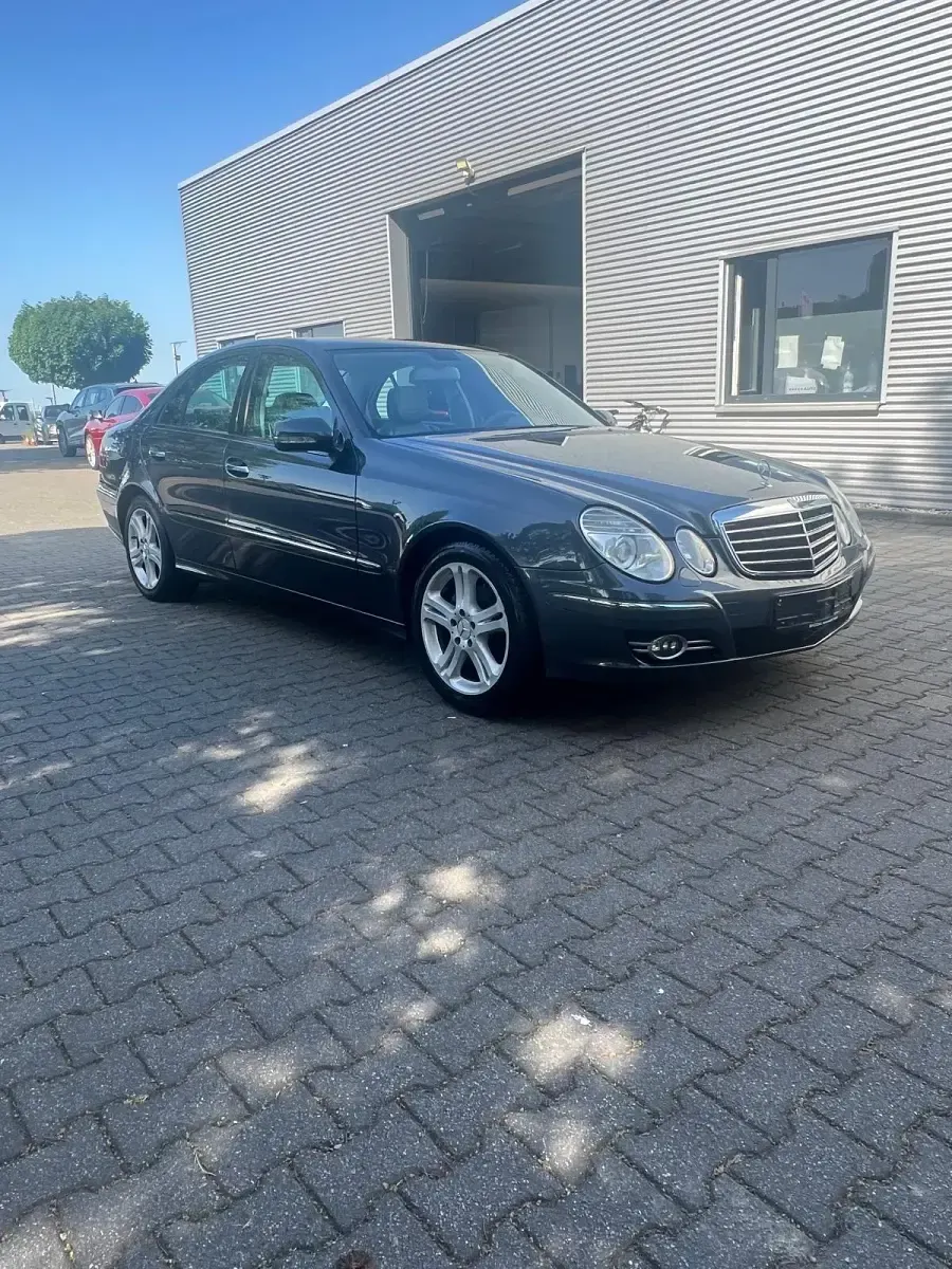 Gebraucht Mercedes E230 Avantgarde 204 PS (150 kW) 2007 Limousine