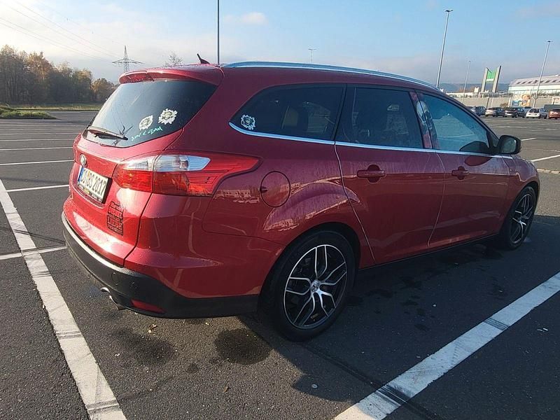 Gebraucht Ford Focus Titanium 163 PS (119 kW) 2014 Rot Kombi