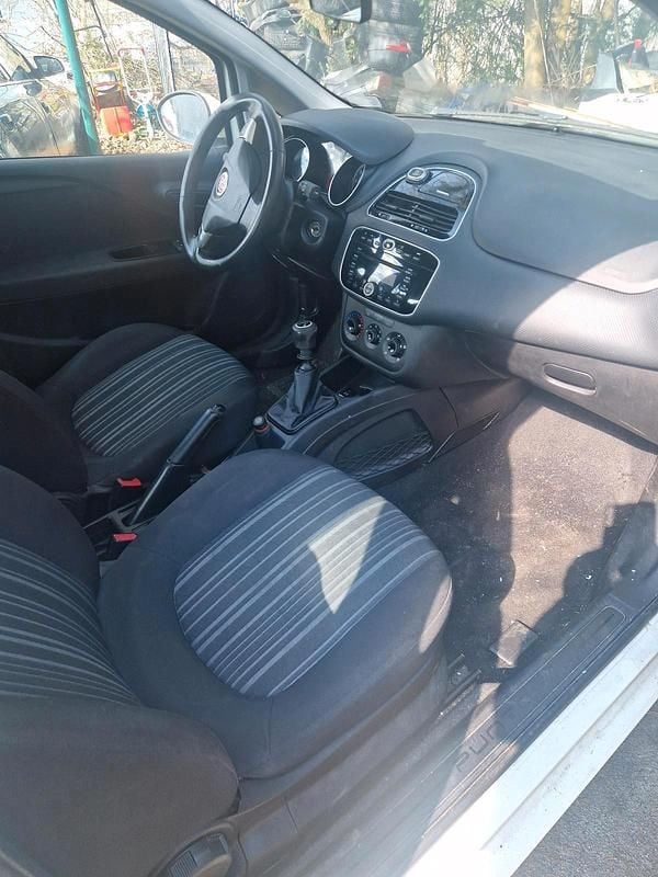 Gebraucht Fiat Punto 75 PS (55 kW) 2012 Weiß Kleinwagen