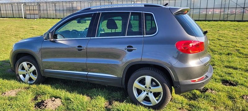 Grau Gebraucht 2015 VW Tiguan SUV | 17.250 € (Fairer Preis) - Bild 1/4