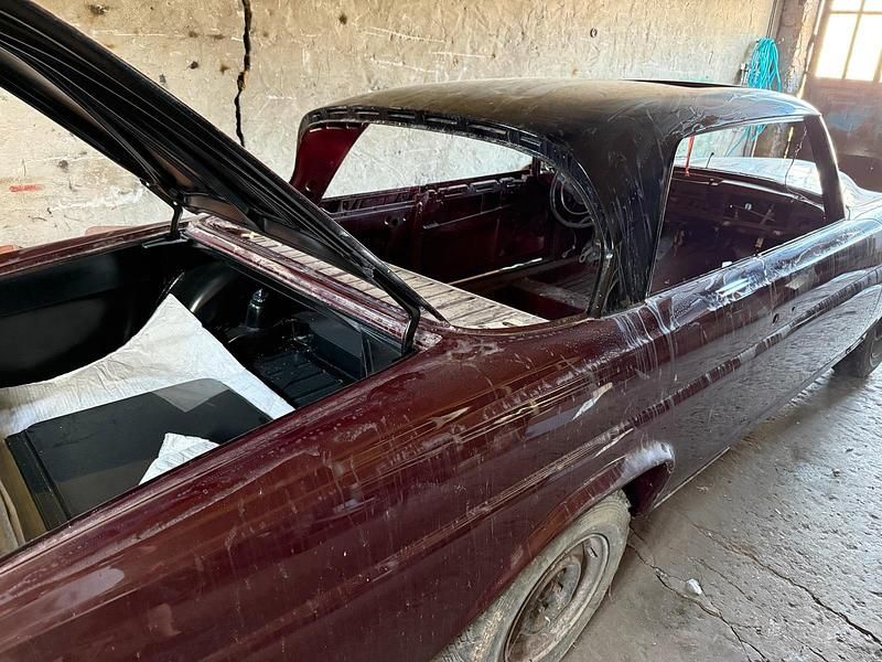 Schwarz Gebraucht 1964 Mercedes W111 Coupé | 9.999 € - Bild 1/4