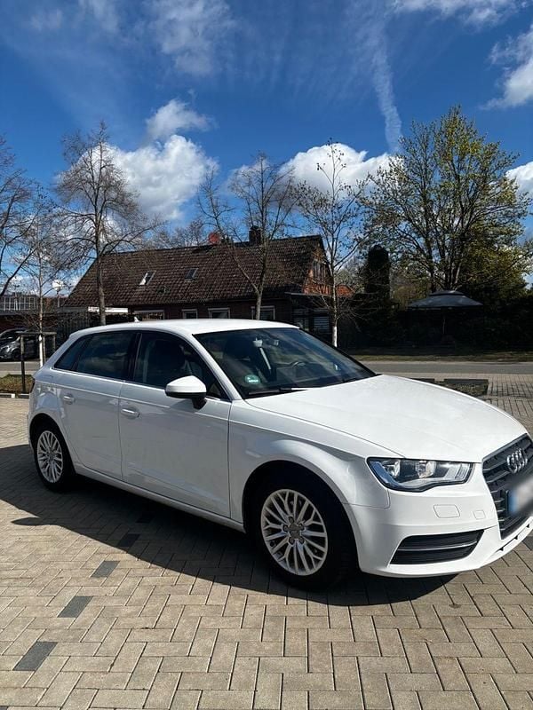 Second-hand Audi A3 Attraction 150 CP (110 kW) 2015 Alb Berlinǎ