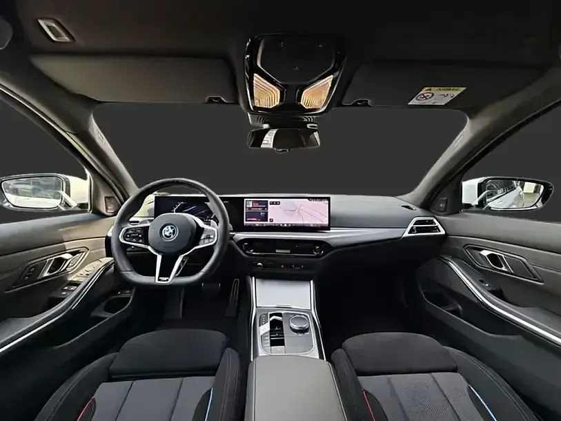 Gebraucht BMW 330e M Sport 292 PS (214 kW) 2025 Weiss Limousine