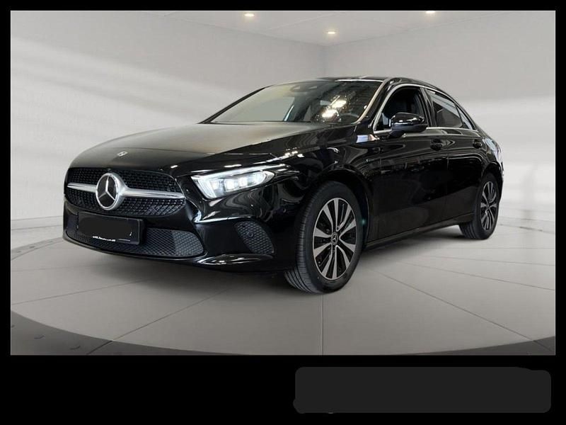 Schwarz Gebraucht 2020 Mercedes 250 Progressive Limousine | 26.500 € - Bild 1/4