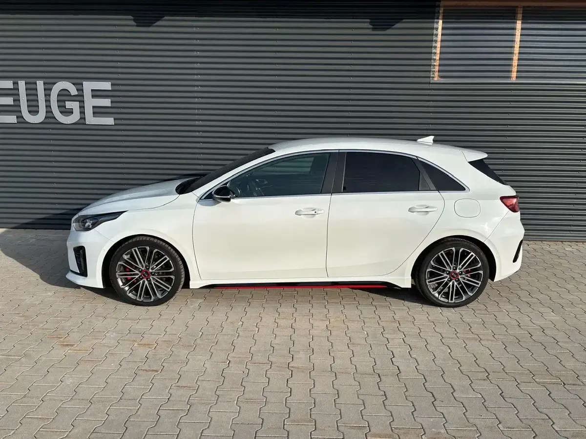 Używany Kia Ceed GT 204 KM (150 kW) 2019 Biały Sedan/Limuzyna